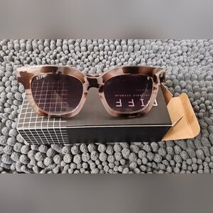 DIFF Eyewear Makay Oversized Square Sunglasses